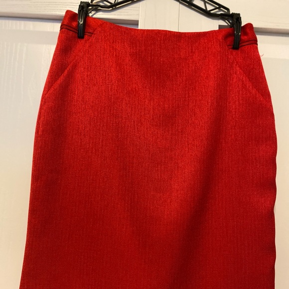 Limited Skirt - Picture 2 of 4